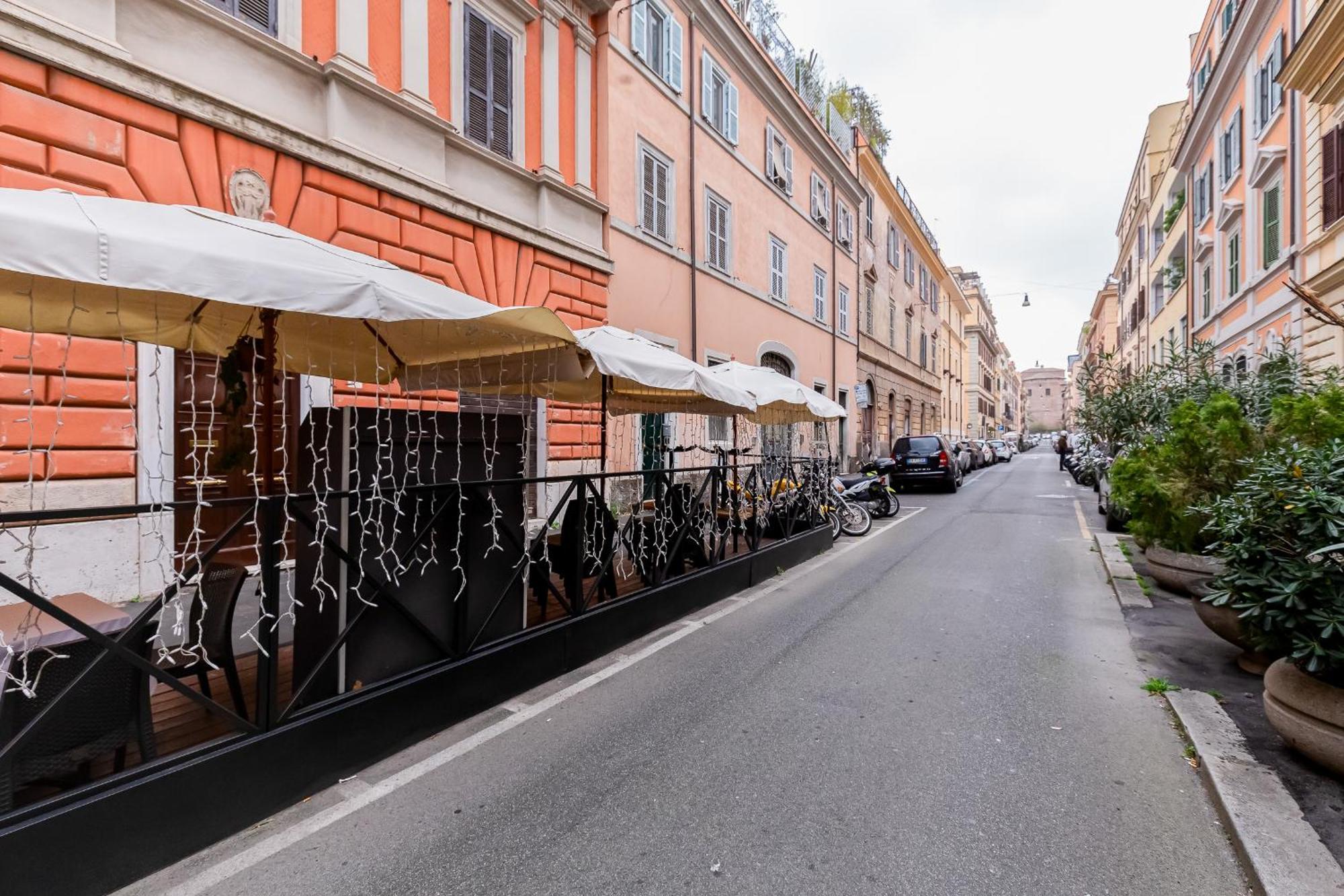 Diecipassi Dal Colosseo Řím Exteriér fotografie